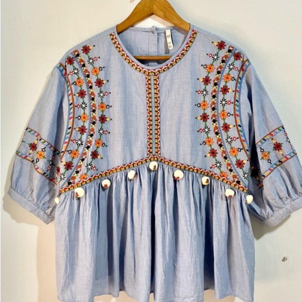 ZARA PUFF SLEEVE EMBROIDERED TOP NEVER WORN - Picture 7 of 10